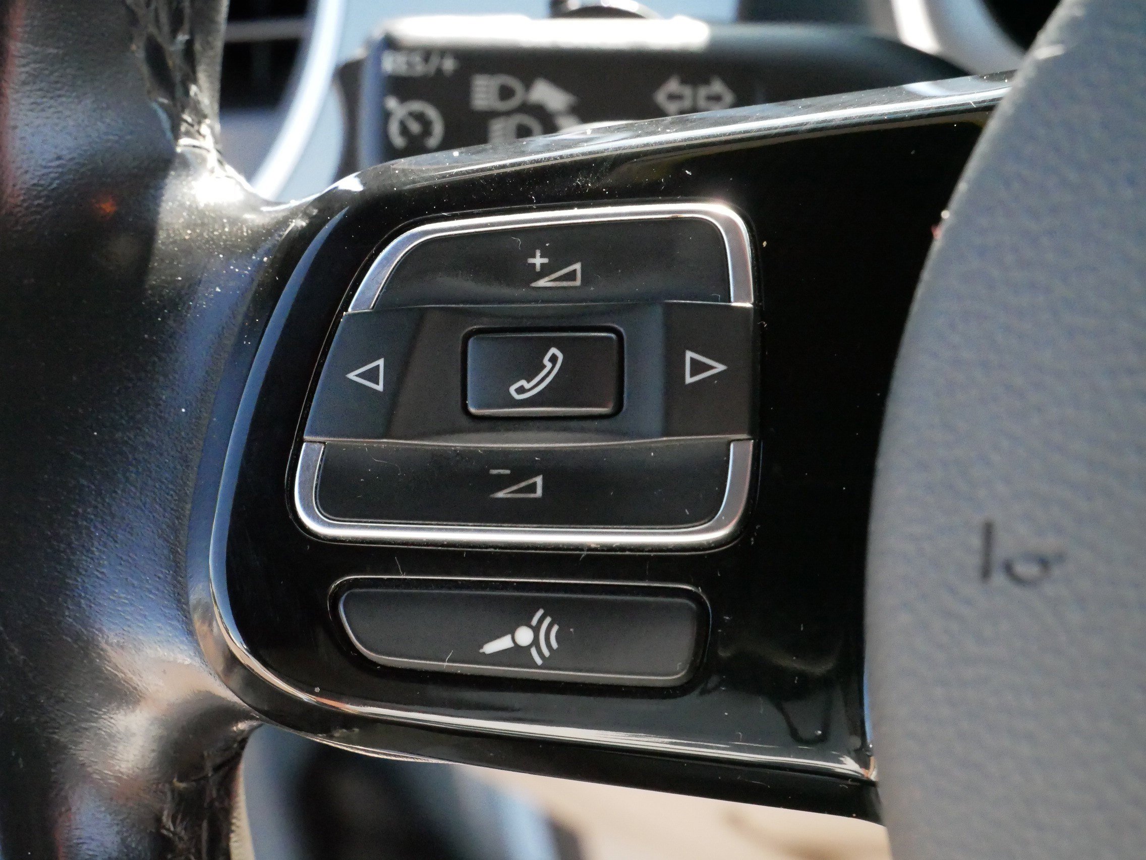 2014 Volkswagen Beetle Convertible R-Line photo 24