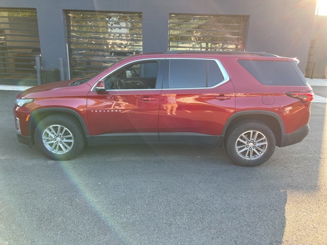 2022 Chevrolet Traverse 1LT photo 2