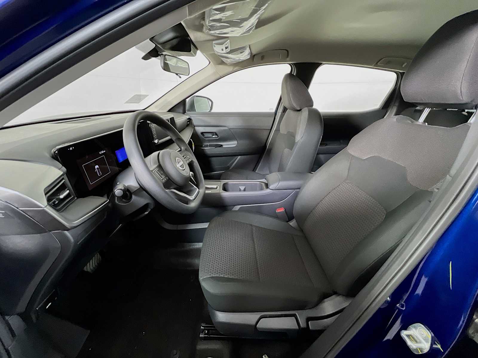 2025 Nissan Kicks S photo 4