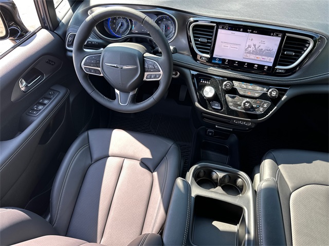 2025 Chrysler Pacifica photo 15