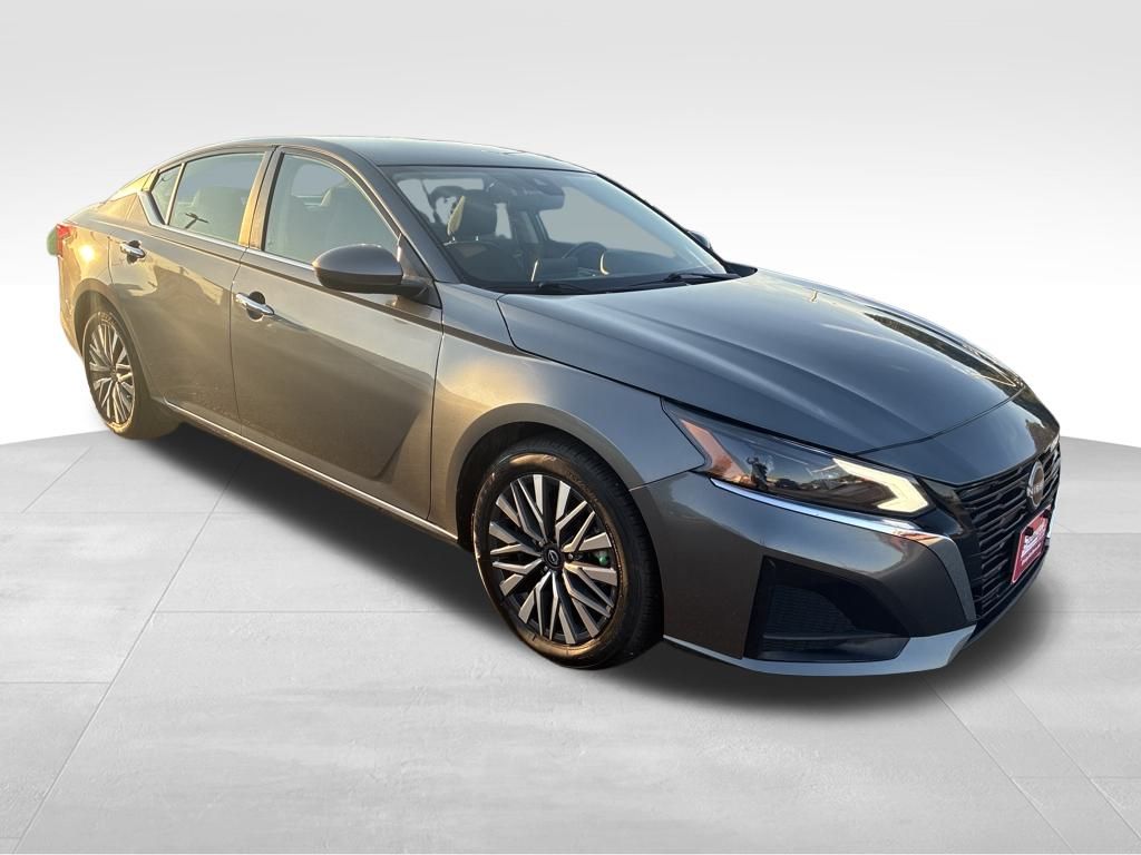 2023 Nissan Altima 2.5 SV photo 7