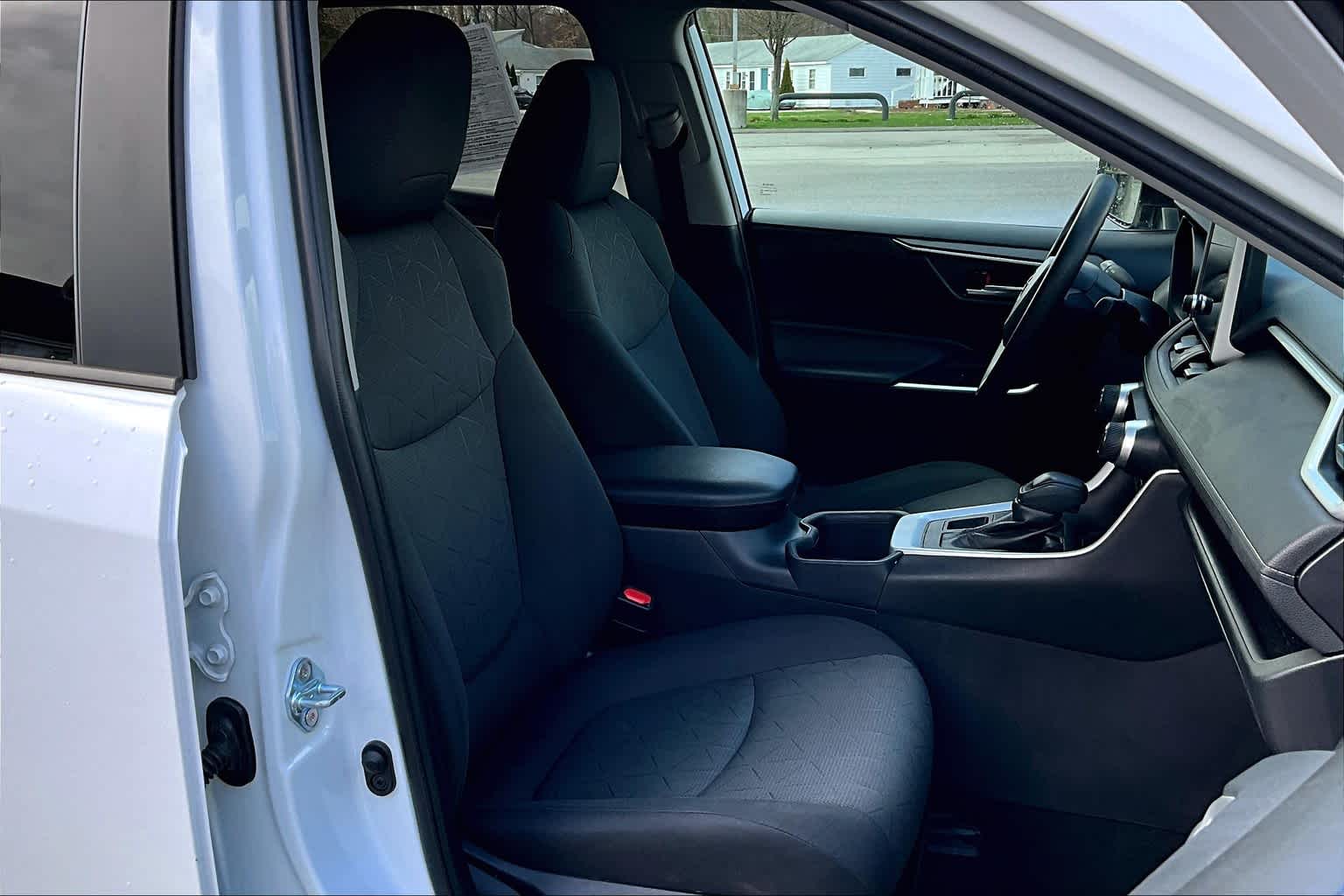 2023 Toyota RAV4 XLE photo 9