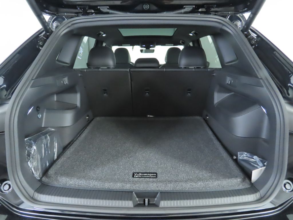 2025 Volkswagen Tiguan SE R-Line Black photo 28