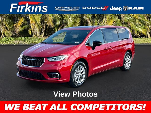 2026 Chrysler Pacifica Limited's photo