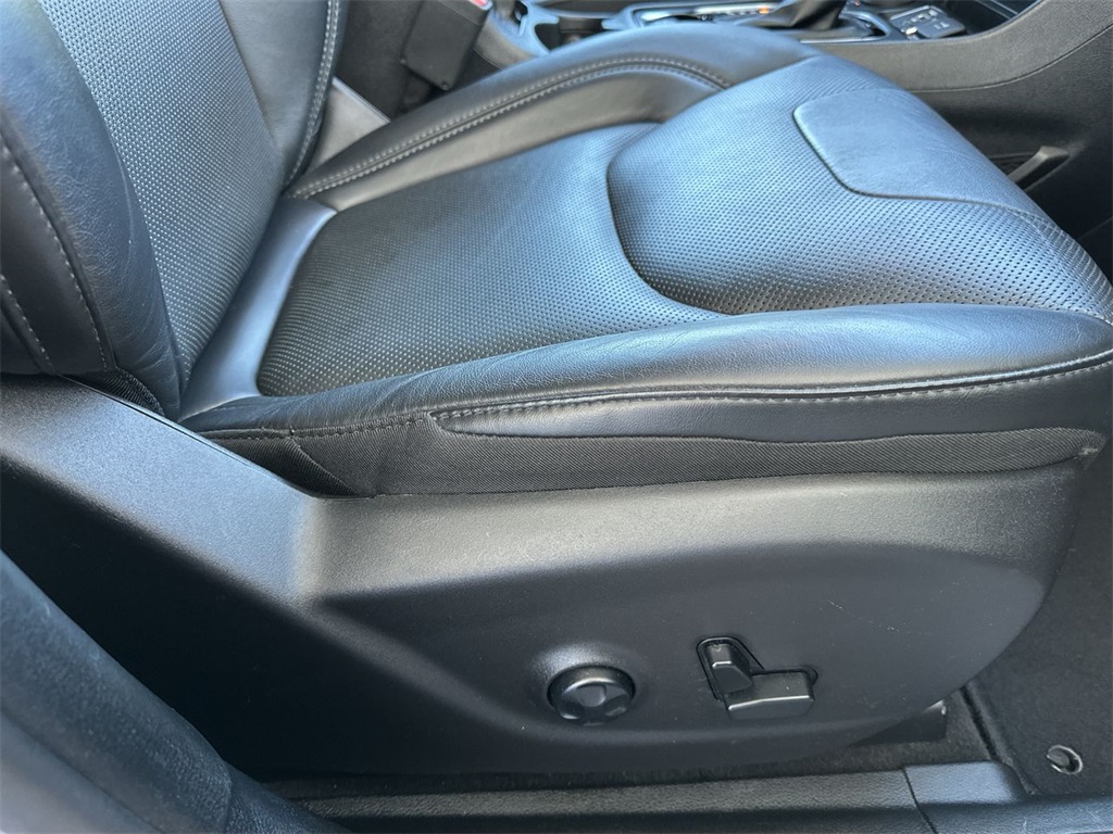 2020 Jeep Cherokee Limited photo 23