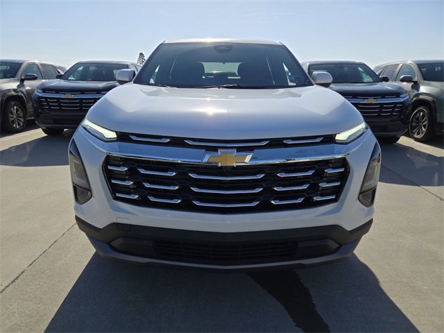 2025 Chevrolet Equinox LT photo 2