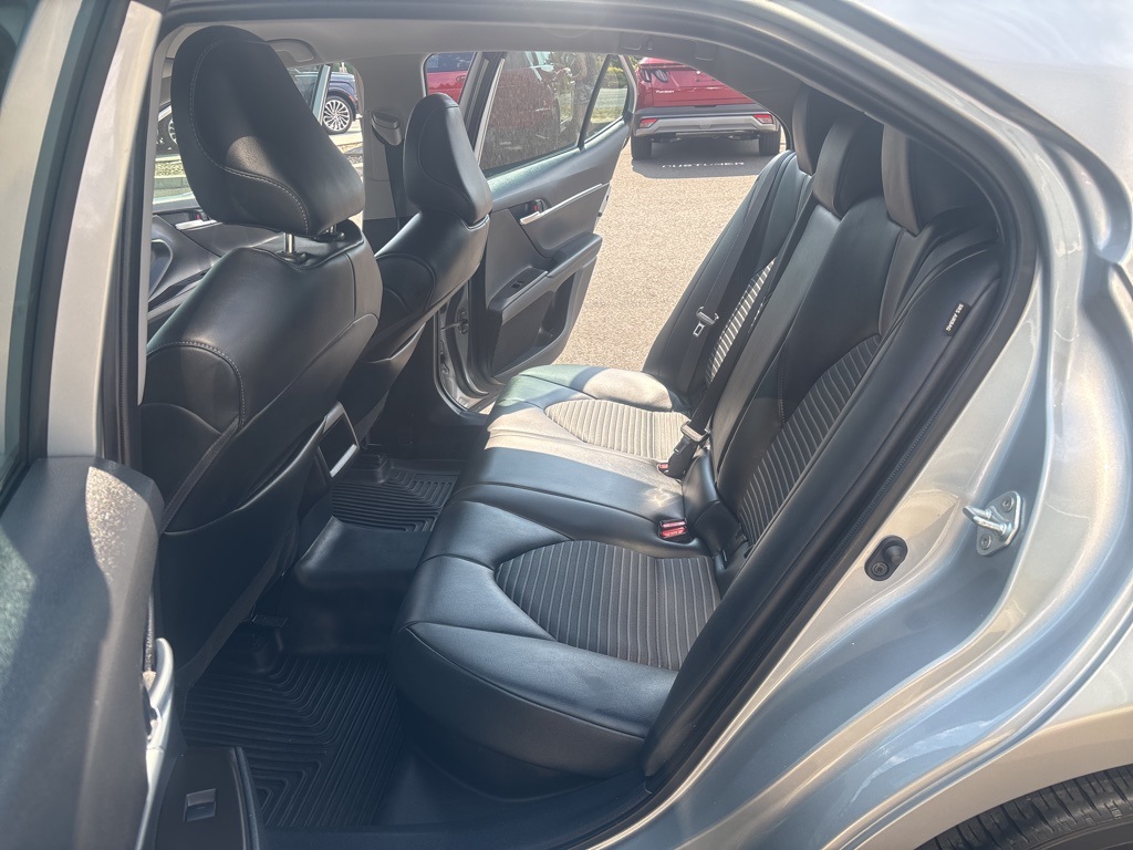 2022 Toyota Camry Hybrid SE photo 12