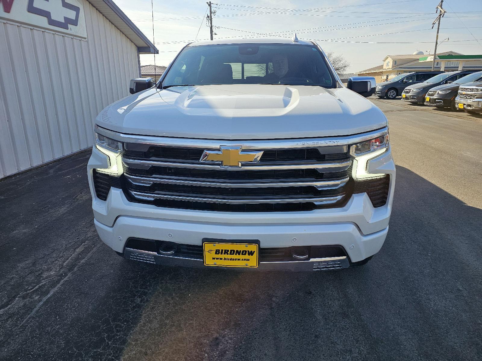 2023 Chevrolet Silverado 1500 High Country photo 3