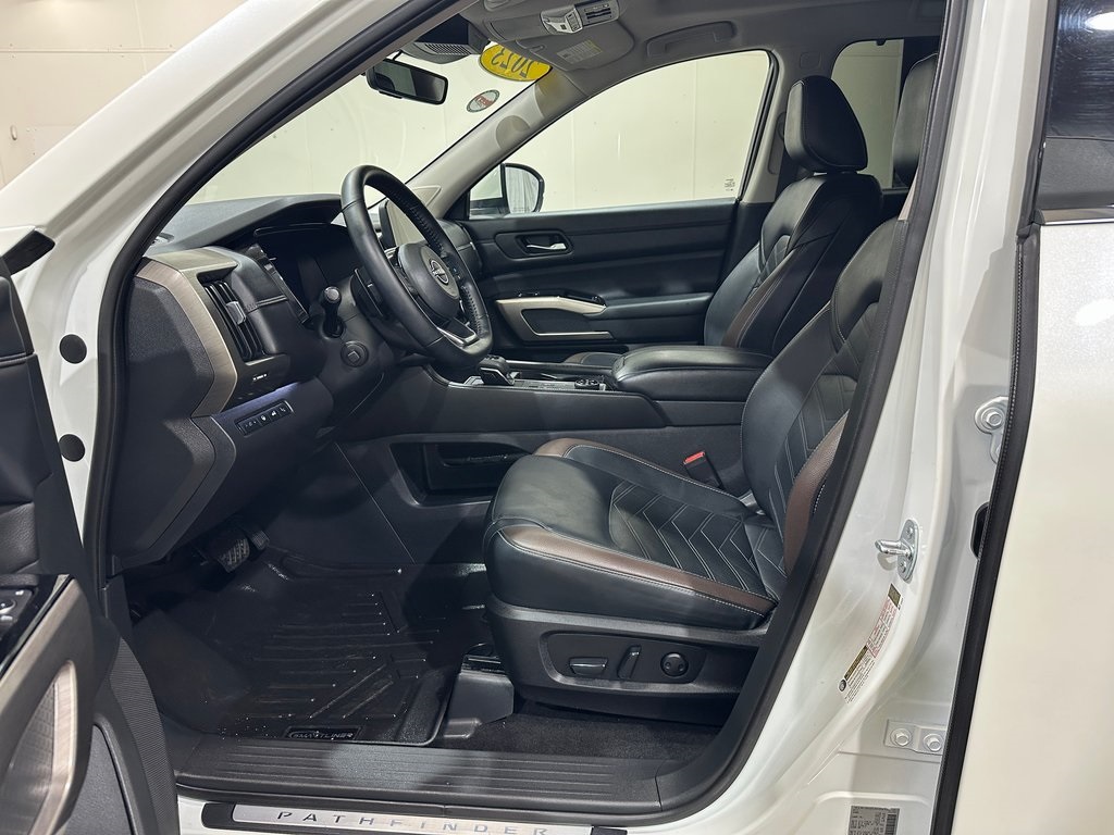 2023 Nissan Pathfinder Platinum photo 11