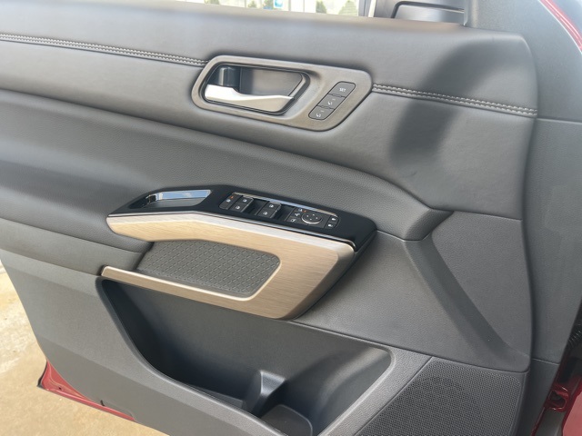 2025 Nissan Pathfinder Platinum photo 6