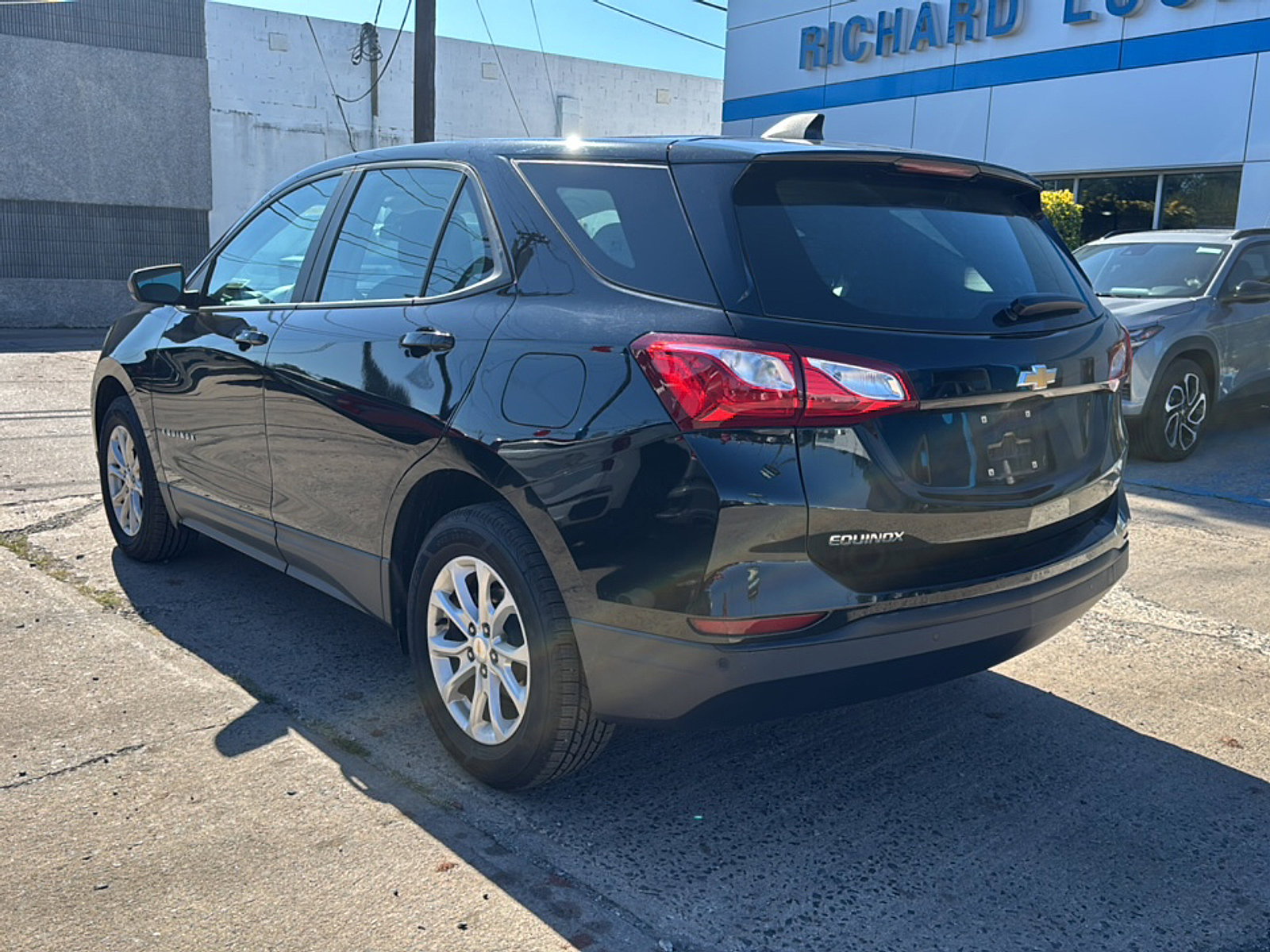 2020 Chevrolet Equinox LS photo 3