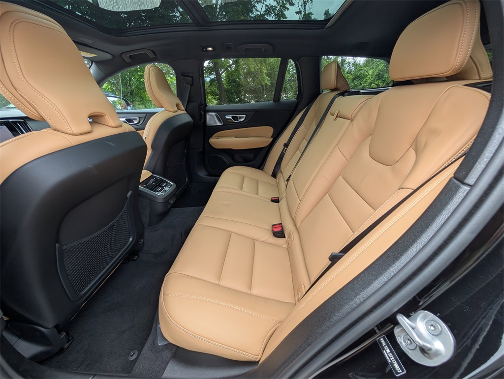 2026 Volvo V60 Cross Country B5 photo 5