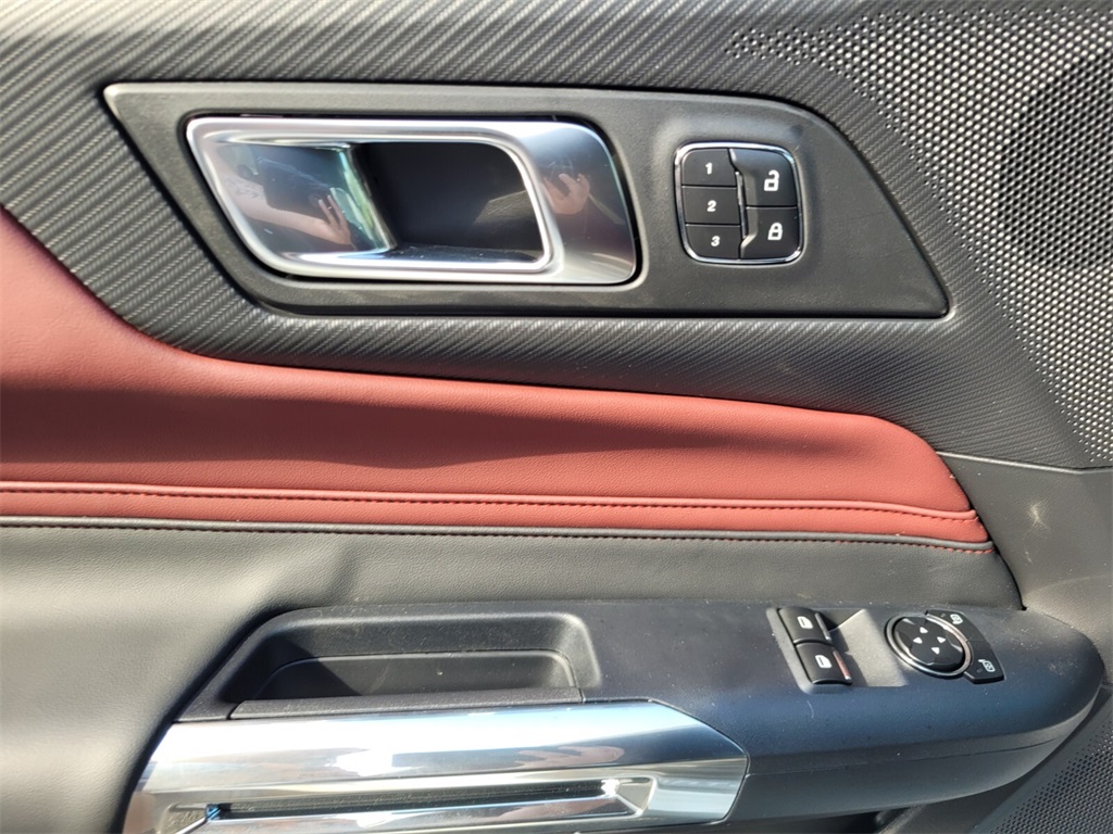 2025 Ford Mustang EcoBoost Premium photo 25