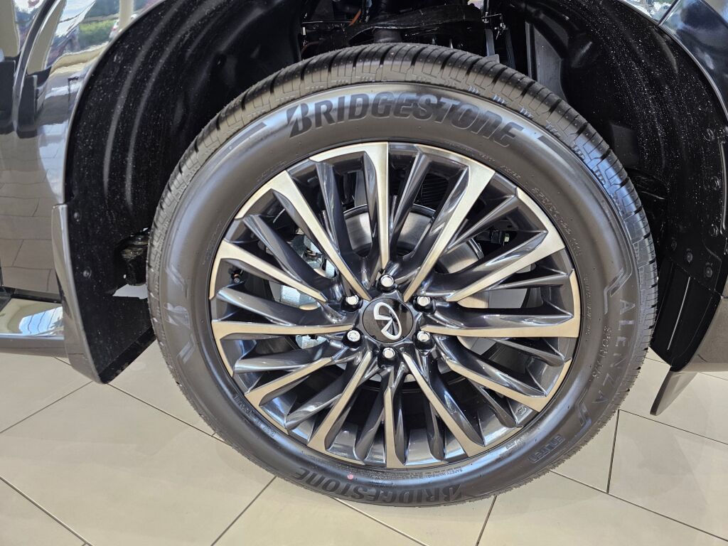 2025 Infiniti QX80 photo 9