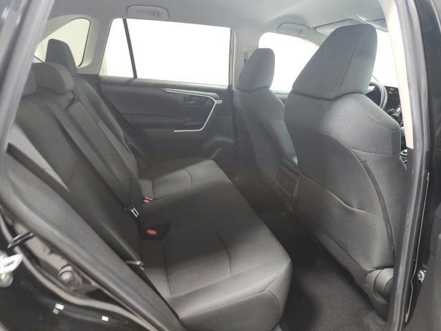 2022 Toyota RAV4 LE photo 12