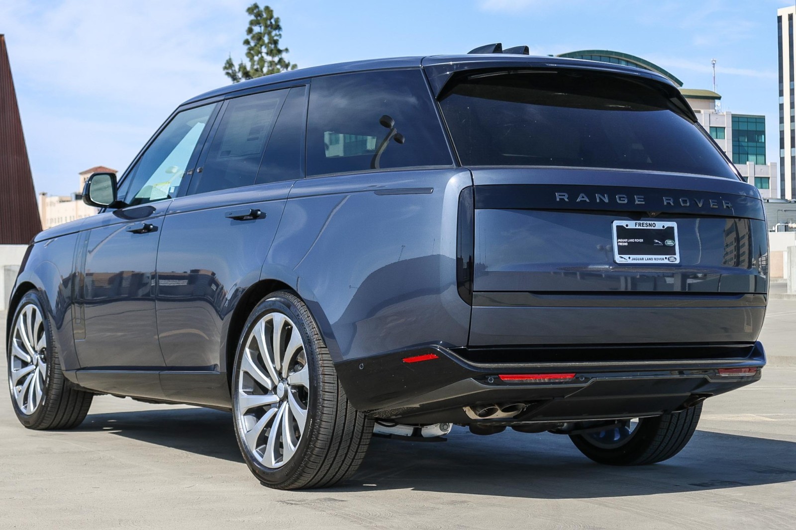2025 Land Rover Range Rover SE photo 6