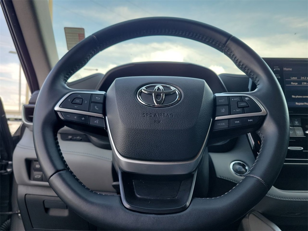 2022 Toyota Highlander LE photo 27
