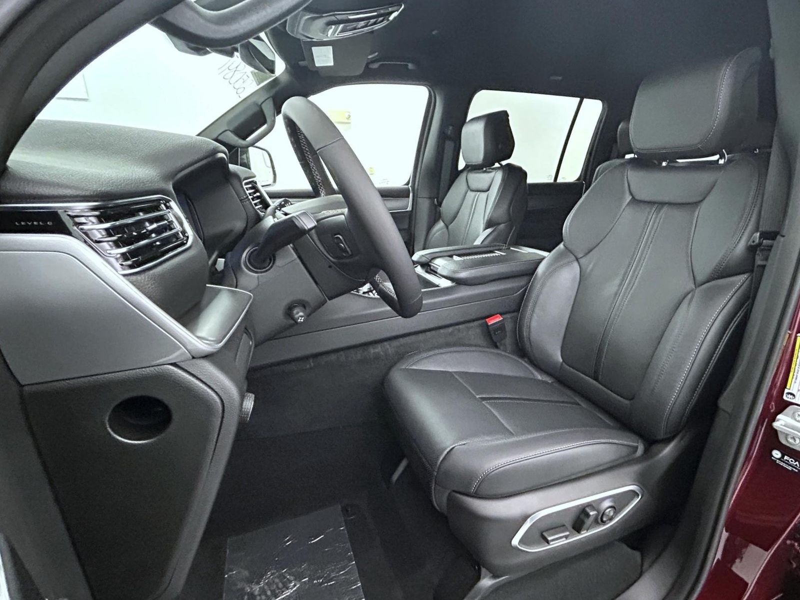 2025 Jeep Wagoneer Series II photo 9