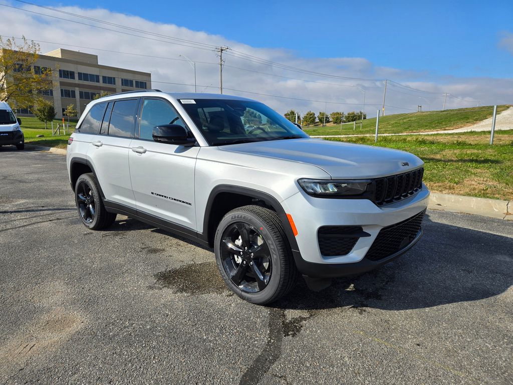 2025 Jeep Grand Cherokee Altitude's photo