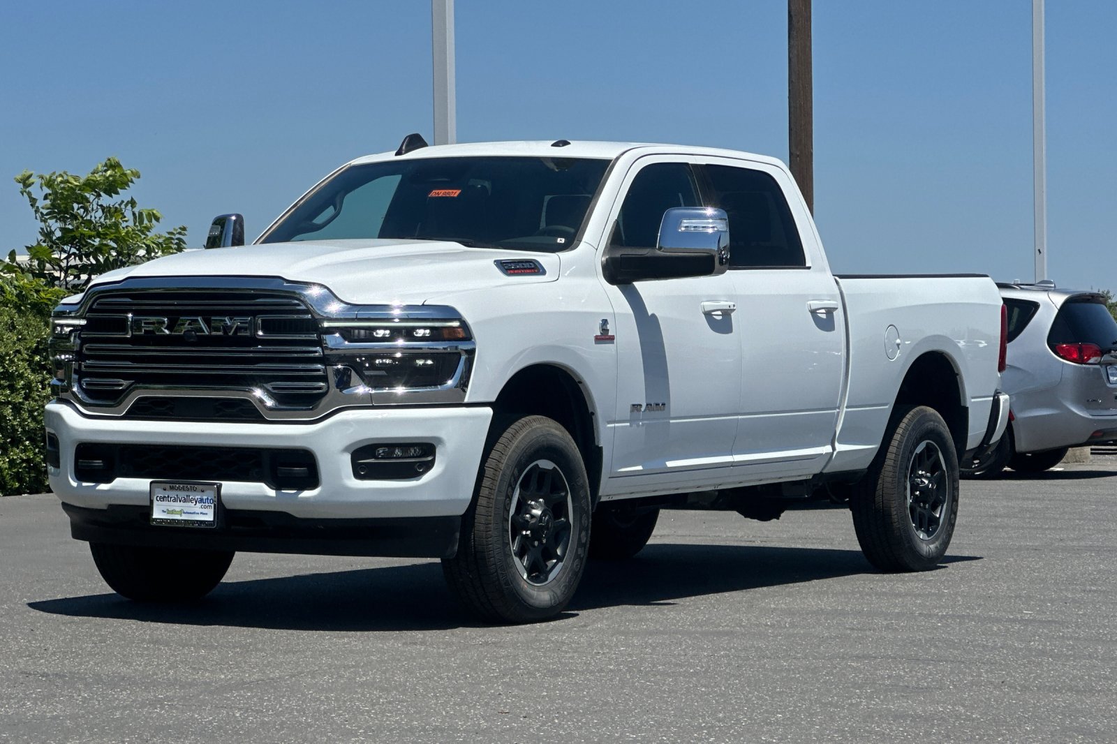 2025 Ram 2500 Laramie photo 8