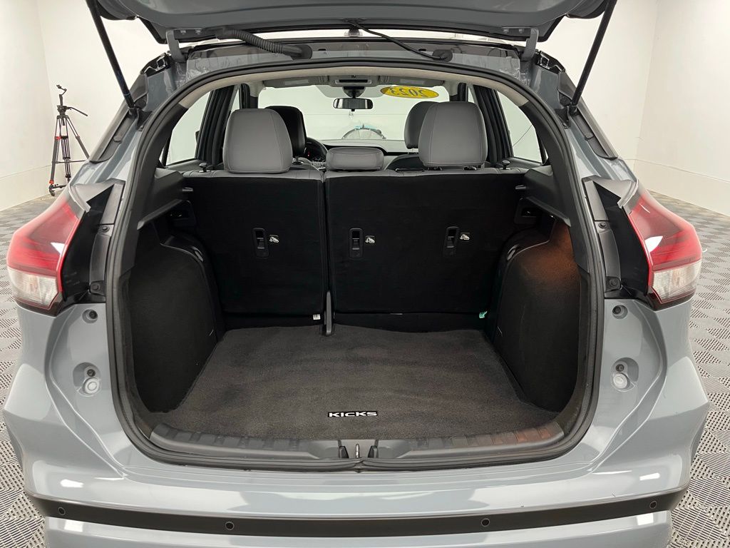 2023 Nissan Kicks SR photo 23