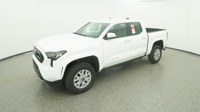 2025 Toyota Tacoma SR5's photo