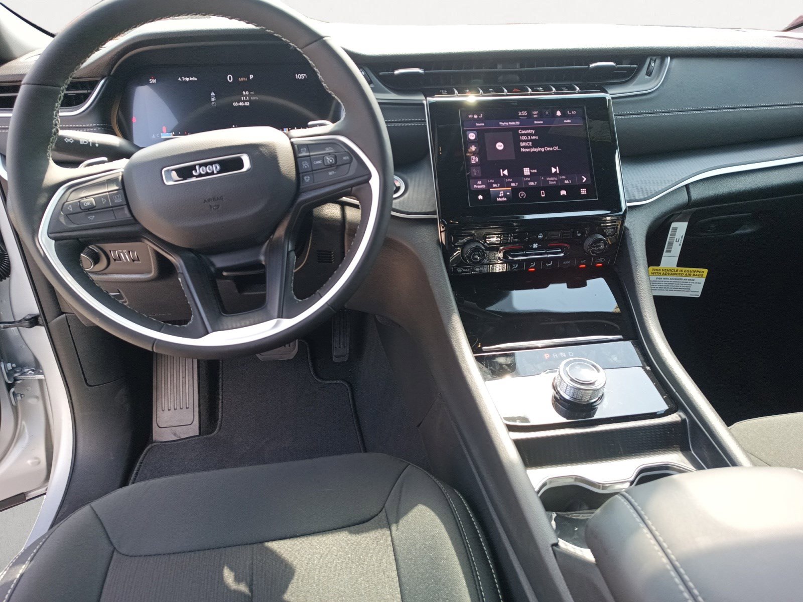 2025 Jeep Grand Cherokee Laredo X photo 3