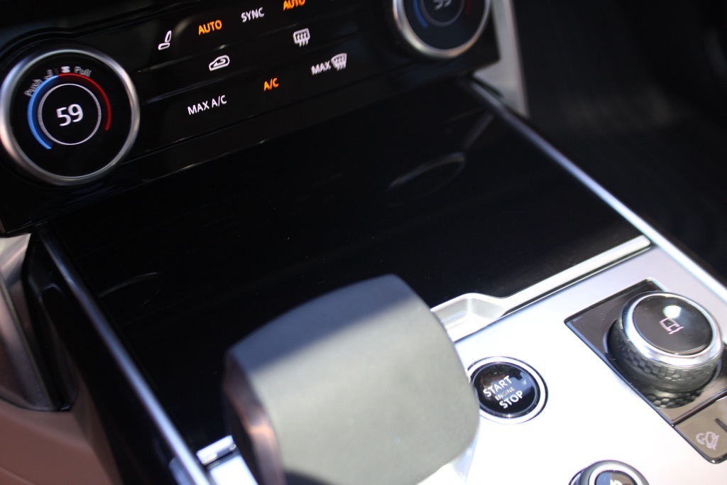 2023 Land Rover Range Rover SE photo 21