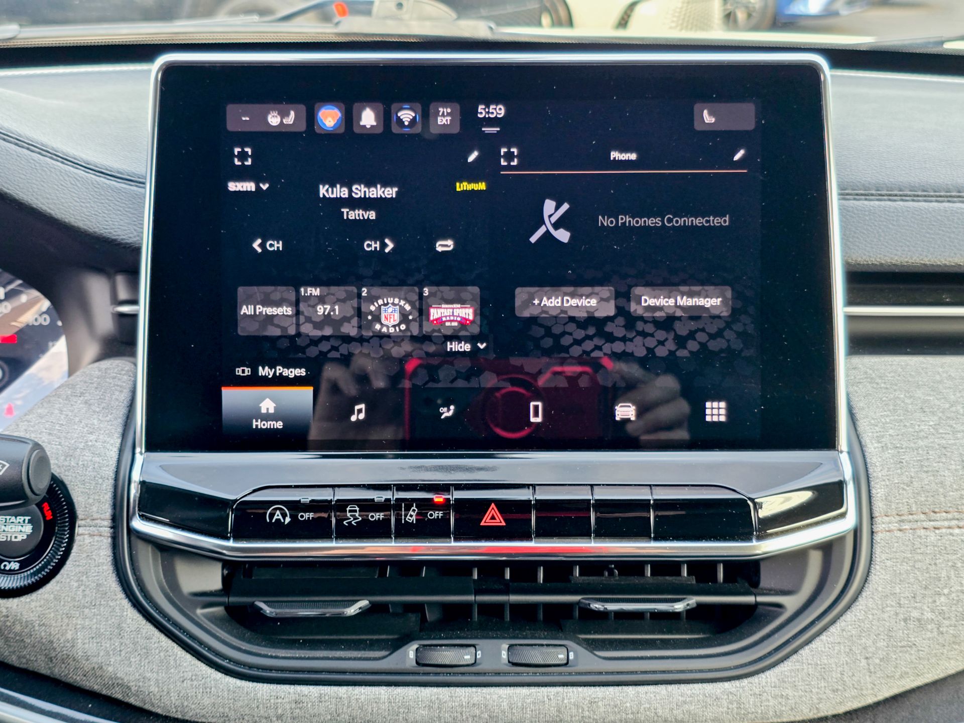2022 Jeep Compass Latitude Lux photo 38