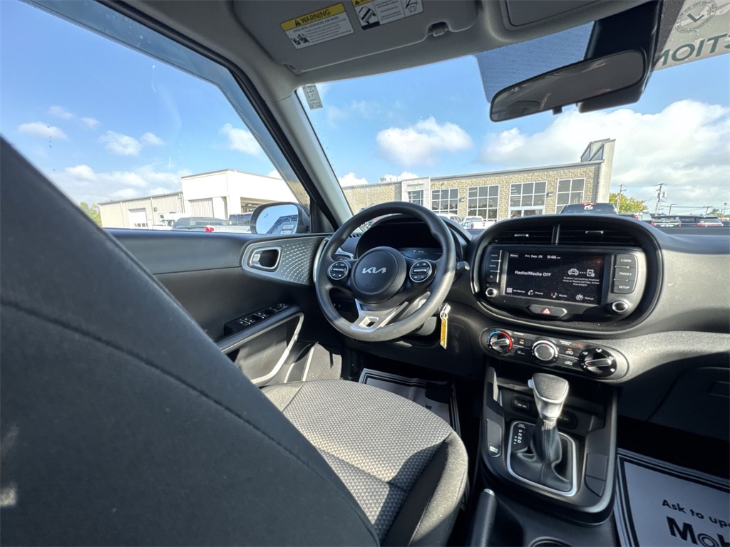 2025 Kia Soul LX photo 14
