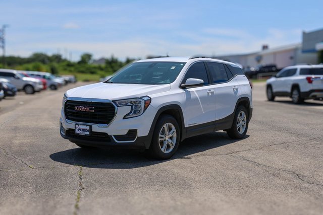 Used 2023 Summit White GMC SLE image 2