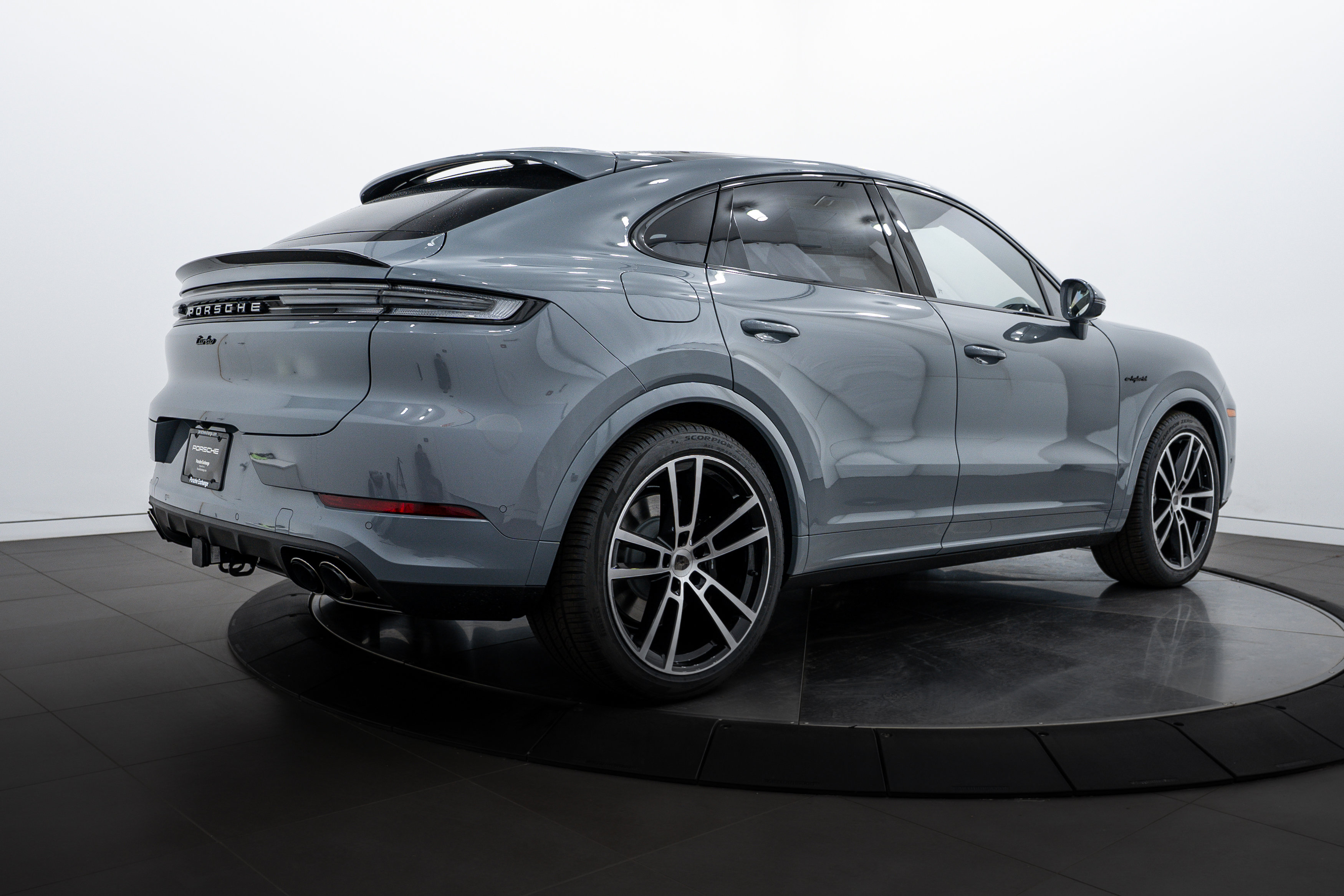 2026 Porsche Cayenne Turbo E-Hybrid Coupe photo 4