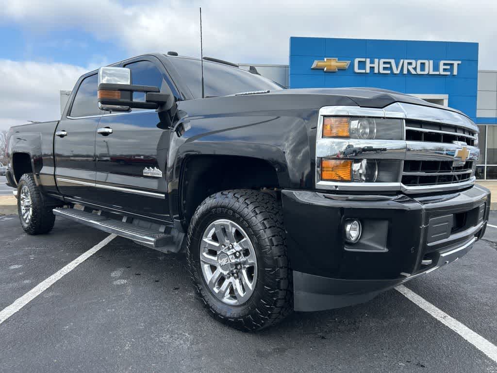 2019 Chevrolet Silverado 3500HD High Country photo 2