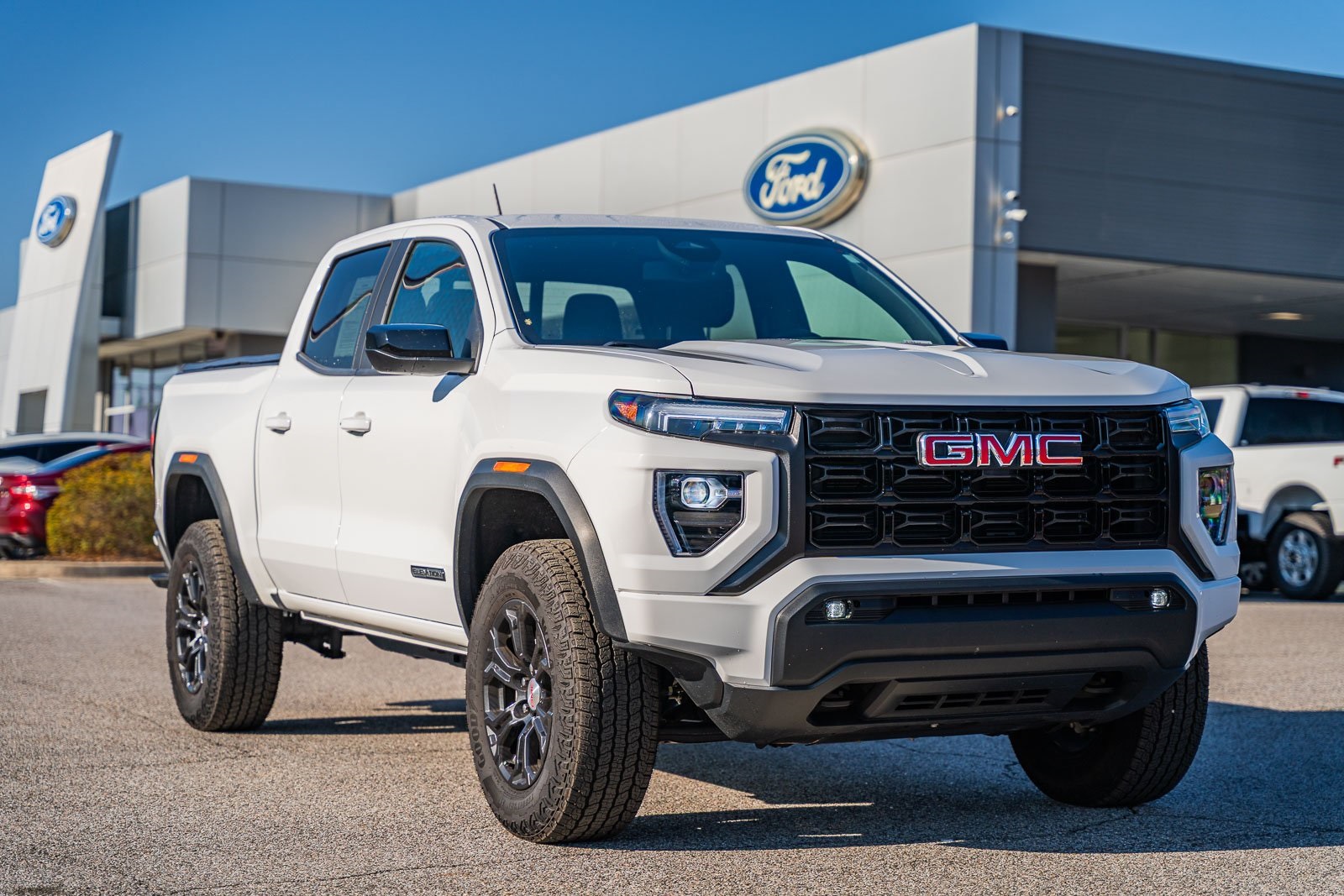 2024 GMC Canyon Elevation's photo