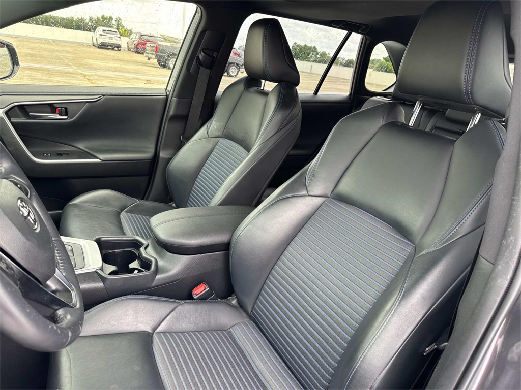 2020 Toyota RAV4 Hybrid XSE photo 12