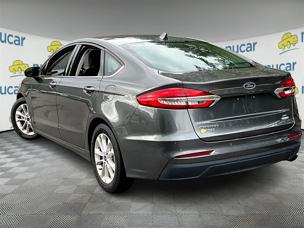 2020 Ford Fusion SE photo 4