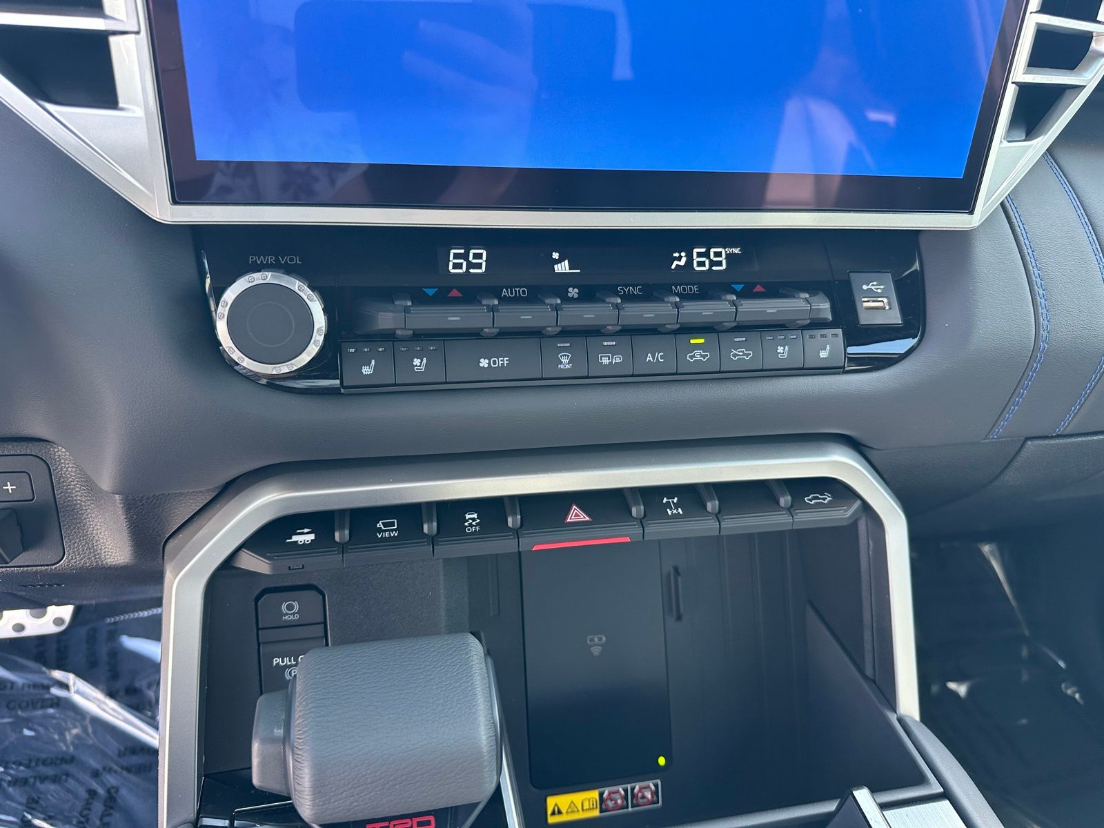 2025 Toyota Tundra Platinum CrewMax photo 16