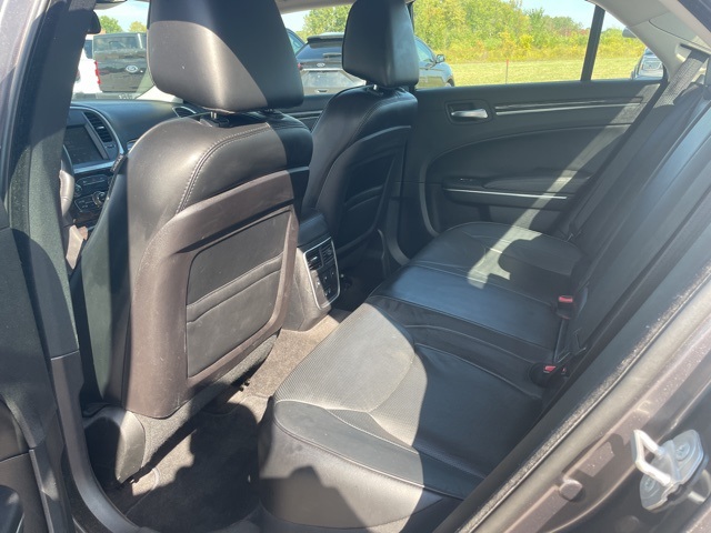 2016 Chrysler 300 C photo 8