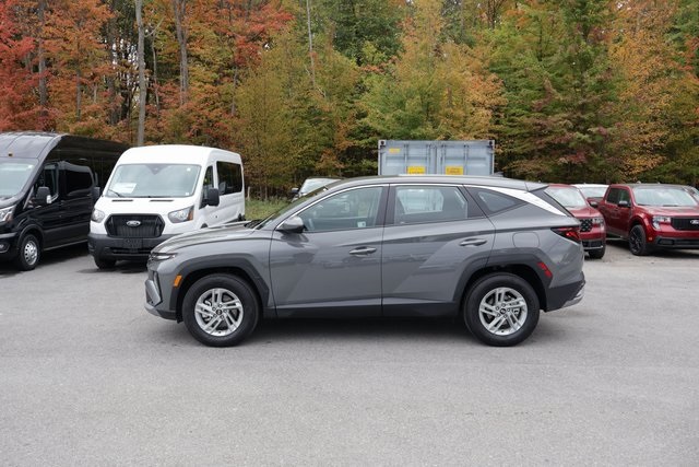 2025 Hyundai Tucson SE photo 3