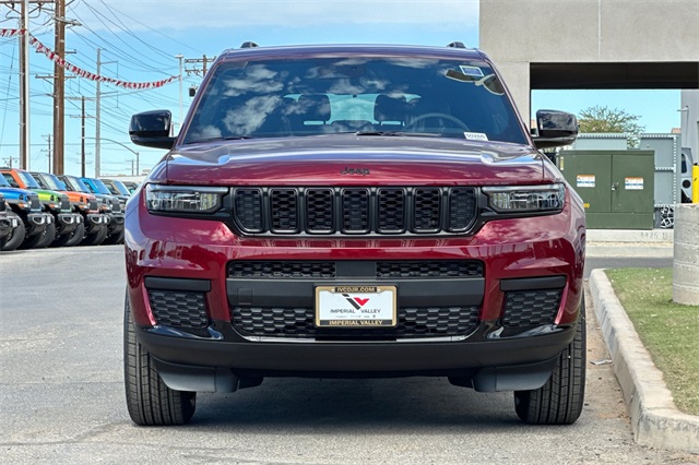 2025 Jeep Grand Cherokee Altitude photo 8