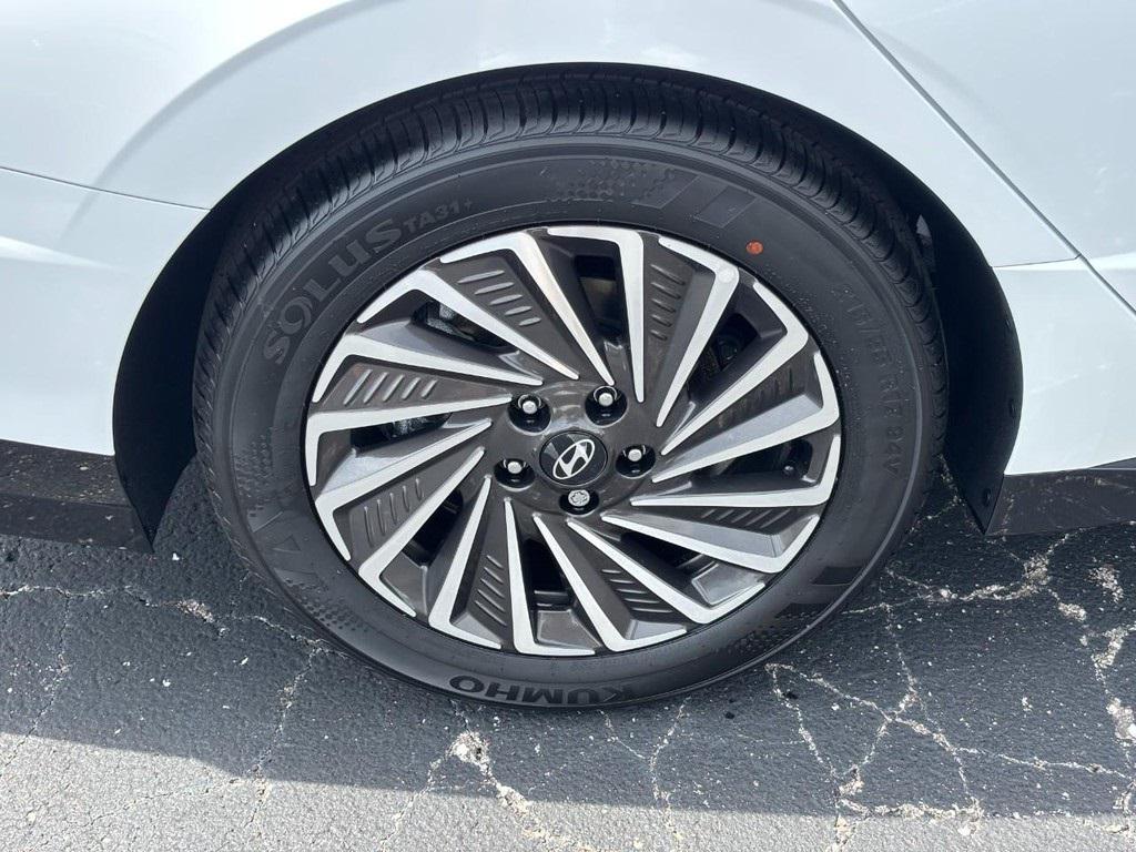 2025 Hyundai Sonata Hybrid Limited photo 4
