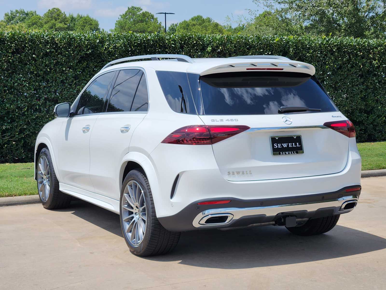 2026 Mercedes Benz GLE 450 4MATIC photo 3
