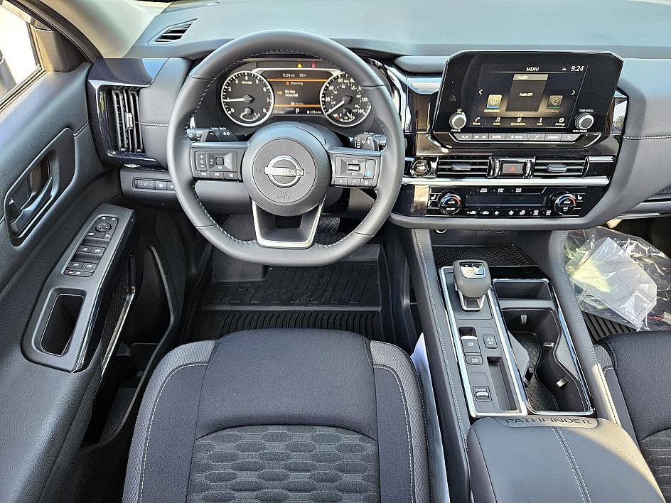 2025 Nissan Pathfinder SV photo 9