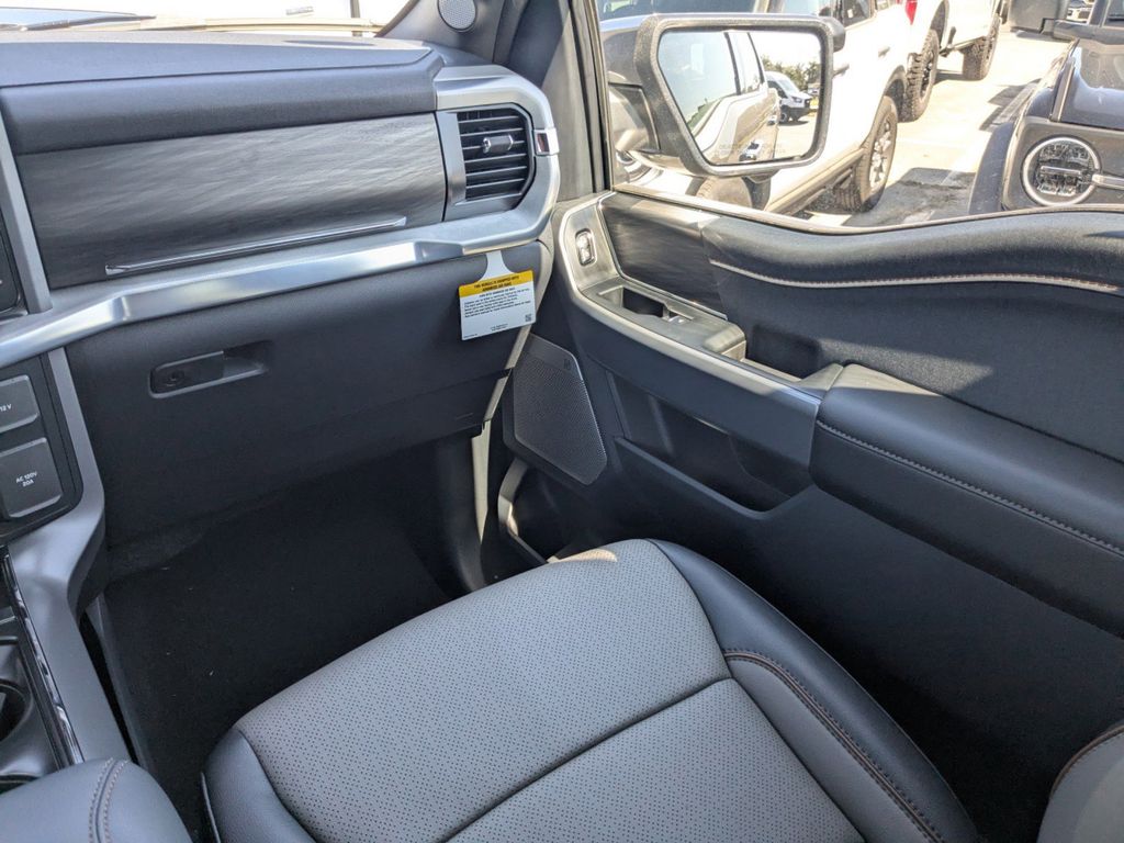 2025 Ford F-150 Lariat photo 19