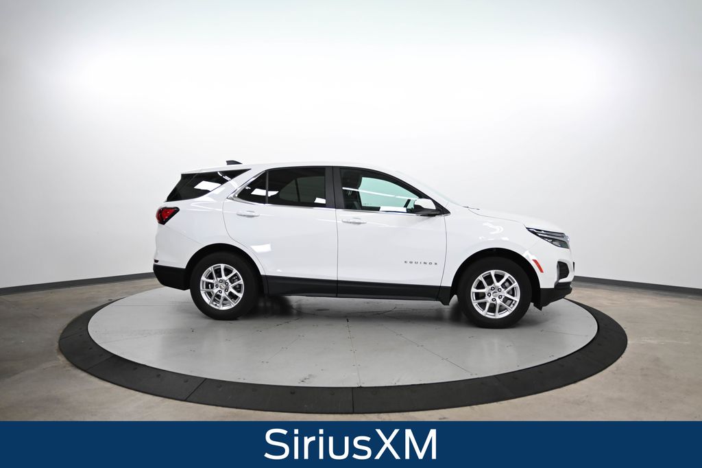 2024 Chevrolet Equinox LT photo 3