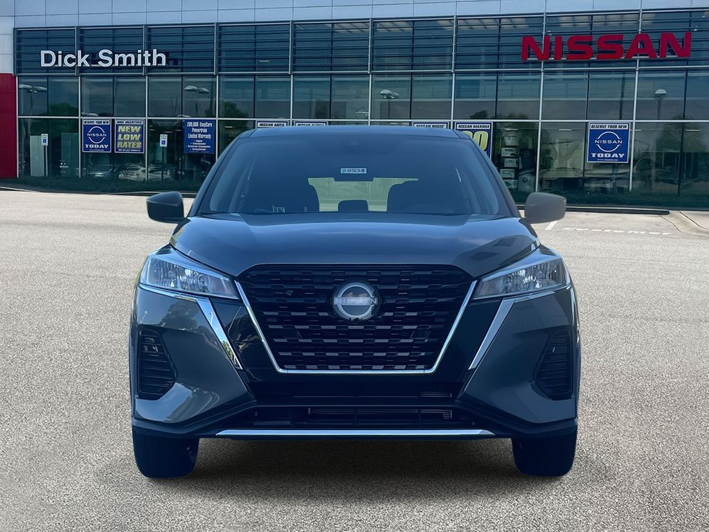 2025 Nissan Kicks Play S photo 2