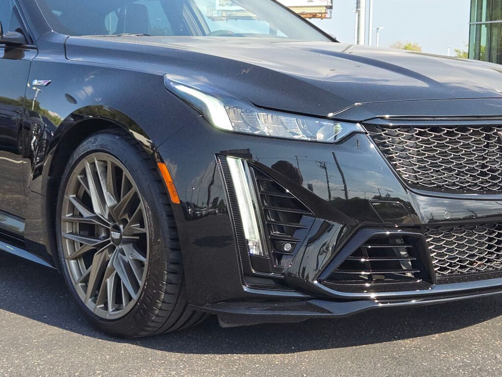 2022 Cadillac CT5 V photo 3
