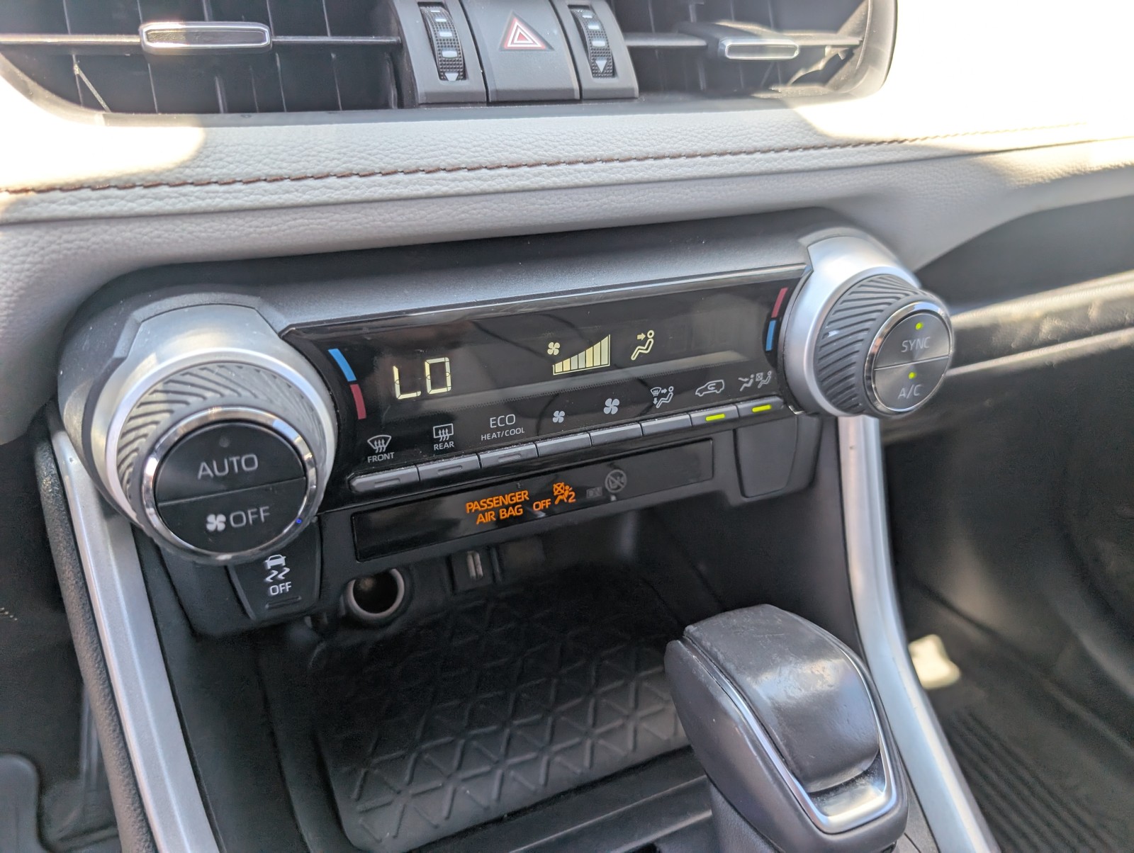 Used 2022 Midnight Black Metallic Toyota Hybrid XLE Premium image 15