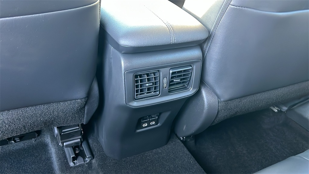 2024 Toyota RAV4 XLE Premium photo 6