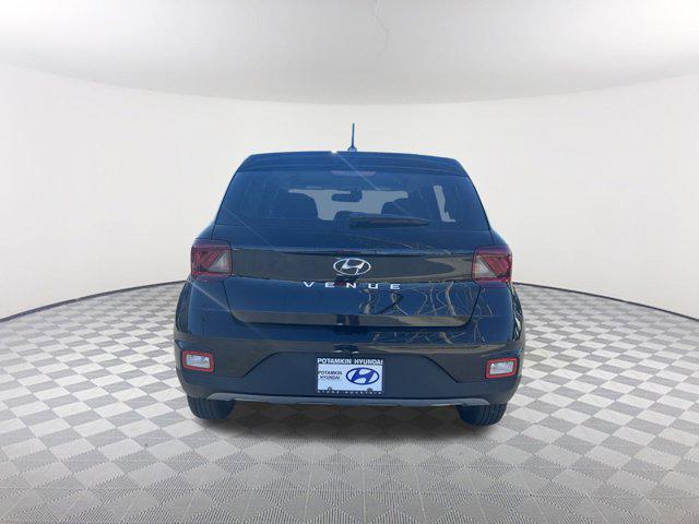 2025 Hyundai Venue SE photo 4